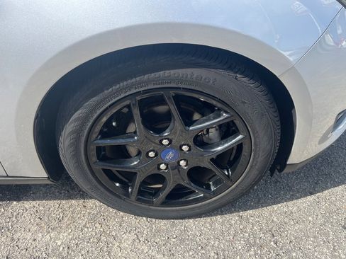 Used 2016 Ford Focus SE w/ Equipment Group 201A FWD image 15