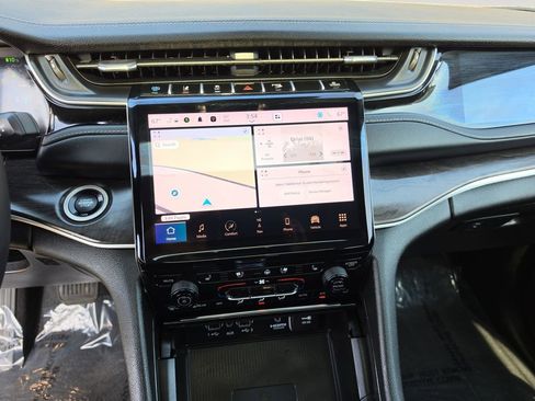 Used 2024 Jeep Grand Cherokee Limited 4xe image 11