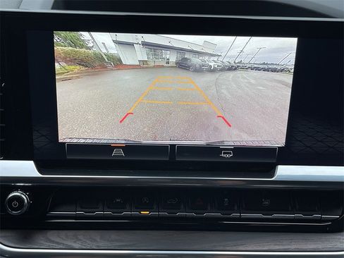 Used 2022 GMC Sierra 1500 SLT w/ SLT Convenience Package image 15