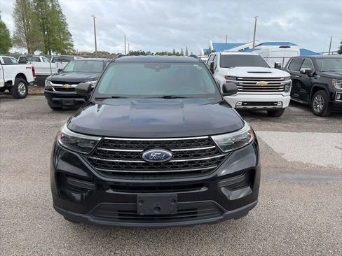 Used 2020 Ford Explorer XLT image 2