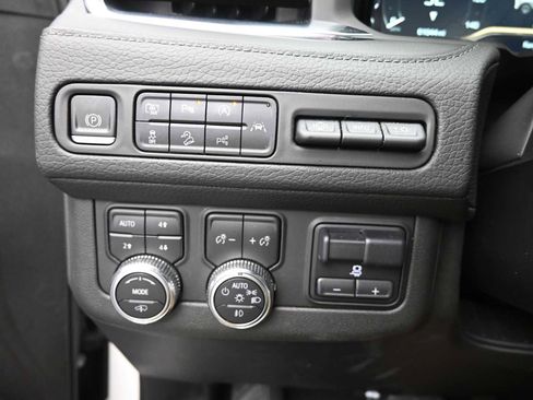 Used 2023 GMC Yukon XL Denali w/ Denali Reserve Package image 12