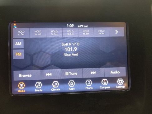 Used 2019 Jeep Cherokee Latitude w/ Popular Appearance Group AWD/4WD image 25