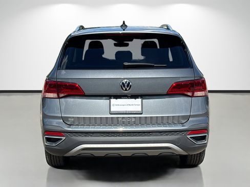 Used 2023 Volkswagen Taos SE w/ Panoramic Sunroof Package FWD image 4