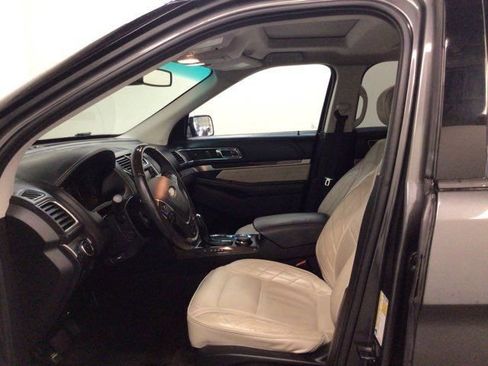 Used 2016 Ford Explorer Platinum image 13