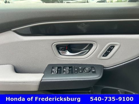Used 2025 Honda Pilot Touring image 27