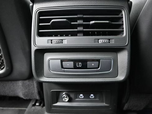 Used 2025 Audi Q7 3.0T Premium Plus AWD/4WD image 23