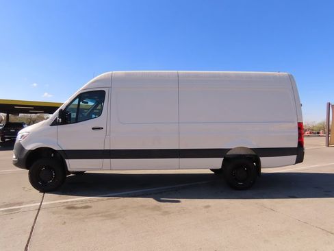 Used 2025 Mercedes-Benz Sprinter 2500 image 8