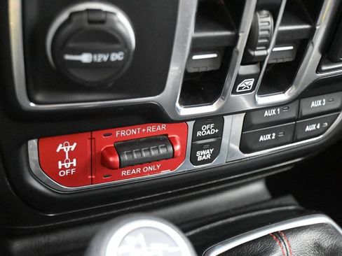 Used 2020 Jeep Gladiator Rubicon w/ Cold Weather Group AWD/4WD image 22