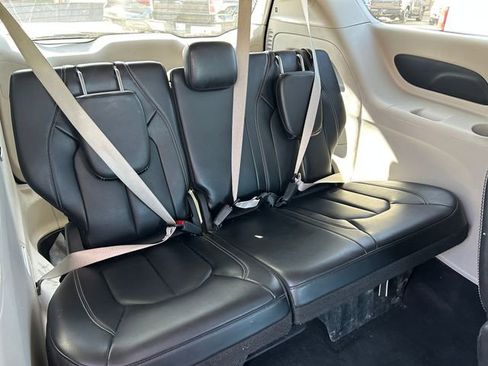 Used 2023 Chrysler Pacifica Touring-L FWD image 35