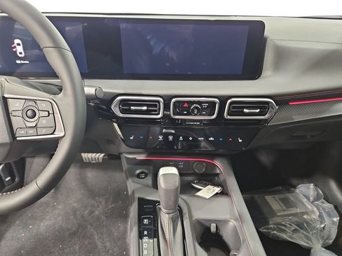 New 2026 Nissan Sentra SR w/ SR Premium Package FWD image 17