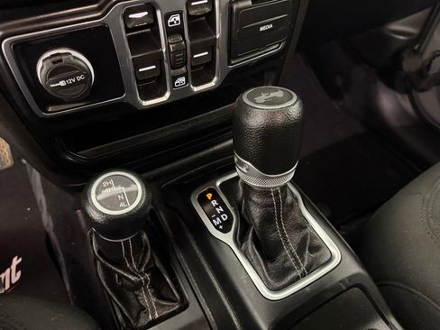 Used 2022 Jeep Wrangler Unlimited Sahara image 18