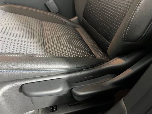 Used 2025 Chevrolet Trax LT w/ LT Convenience Package image 23