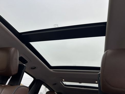 Used 2017 Chrysler Pacifica Limited w/ UConnect Theater Package image 10