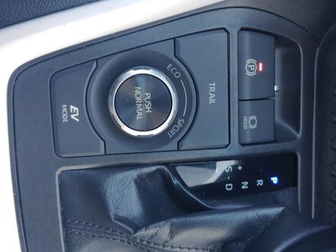 Certified 2020 Toyota RAV4 XLE w/ Convenience Package AWD/4WD image 30
