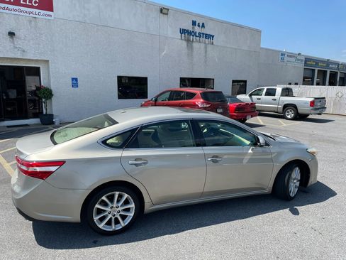 Used 2013 Toyota Avalon XLE Touring FWD image 16