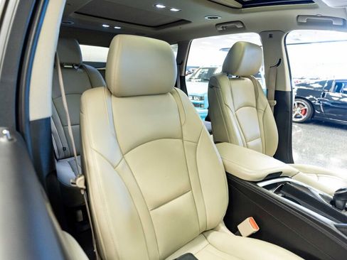 Used 2019 Buick Enclave Premium w/ Experience Buick Package image 19