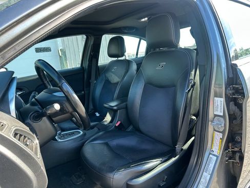 Used 2012 Chrysler 200 S FWD image 17