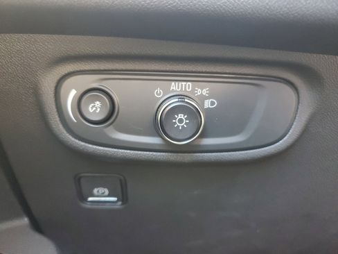 Used 2023 GMC Terrain SLE w/ Driver Convenience Package image 27