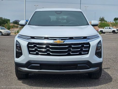 Used 2026 Chevrolet Equinox LT image 2