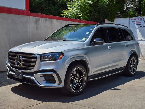 Used 2025 Mercedes-Benz GLS 450 4MATIC w/ AMG Line Exterior image 2