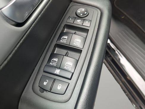 Used 2025 Chrysler Pacifica Limited FWD image 56