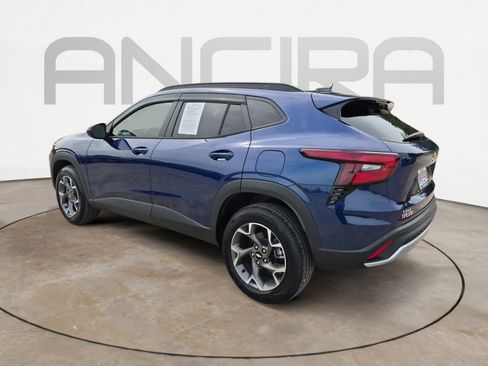 Used 2024 Chevrolet Trax LT w/ Driver Confidence Package FWD image 8