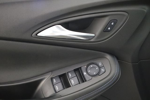 Used 2025 Buick Encore GX Sport Touring w/ Advanced Technology Package FWD image 17