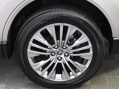 Used 2024 Toyota Venza Limited AWD/4WD image 20