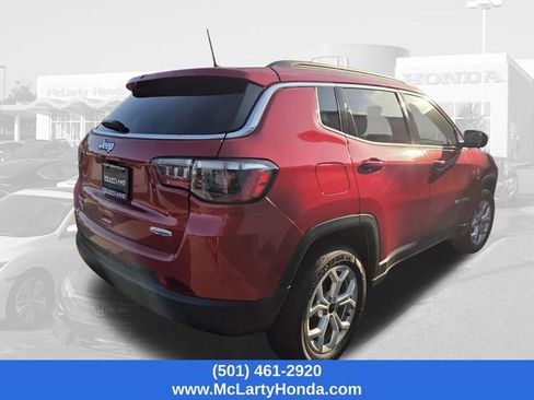 Used 2025 Jeep Compass Latitude AWD/4WD image 6