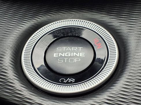 Used 2025 Jeep Grand Cherokee Altitude AWD/4WD image 12