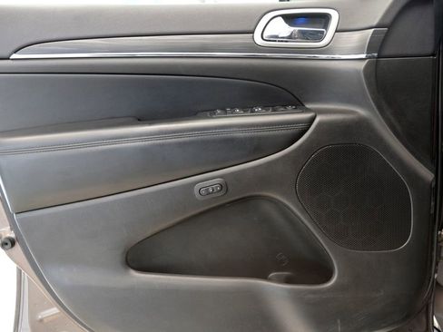 Used 2019 Jeep Grand Cherokee Limited image 14