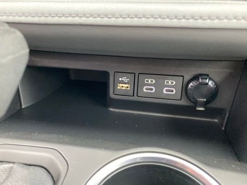 Used 2023 Toyota Highlander XLE image 36