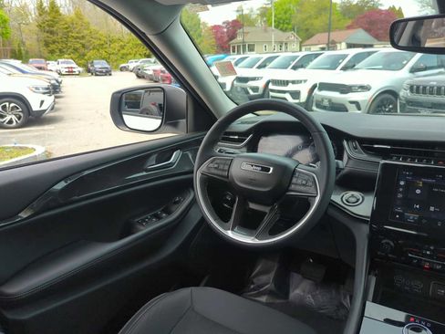 Used 2023 Jeep Grand Cherokee L Laredo w/ Luxury Tech Group I AWD/4WD image 28