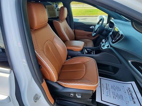 Used 2024 Chrysler Pacifica Pinnacle w/ Trailer Tow Group image 30