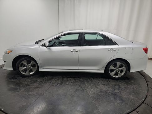Used 2014 Toyota Camry SE w/ Leather Package image 4