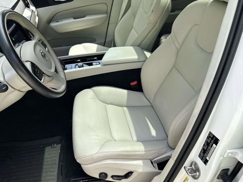 Used 2023 Volvo XC60 B5 Plus AWD/4WD image 12