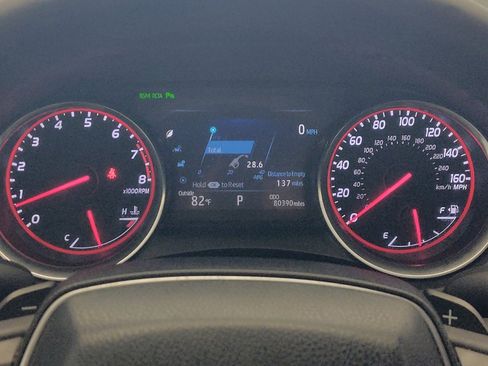 Used 2018 Toyota Camry XSE FWD image 23