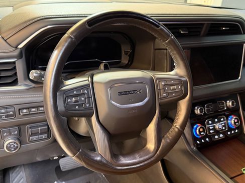 Used 2023 GMC Yukon XL Denali Ultimate AWD/4WD image 14