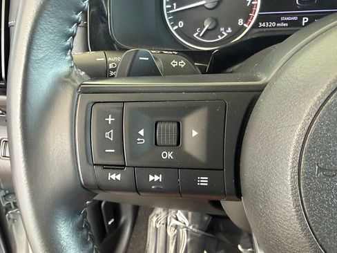 Used 2025 Nissan Pathfinder SV FWD image 28