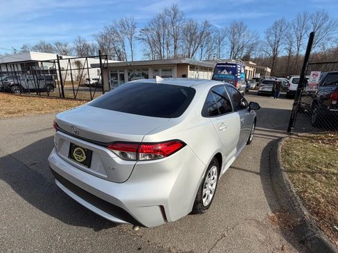 Used 2020 Toyota Corolla LE image 5