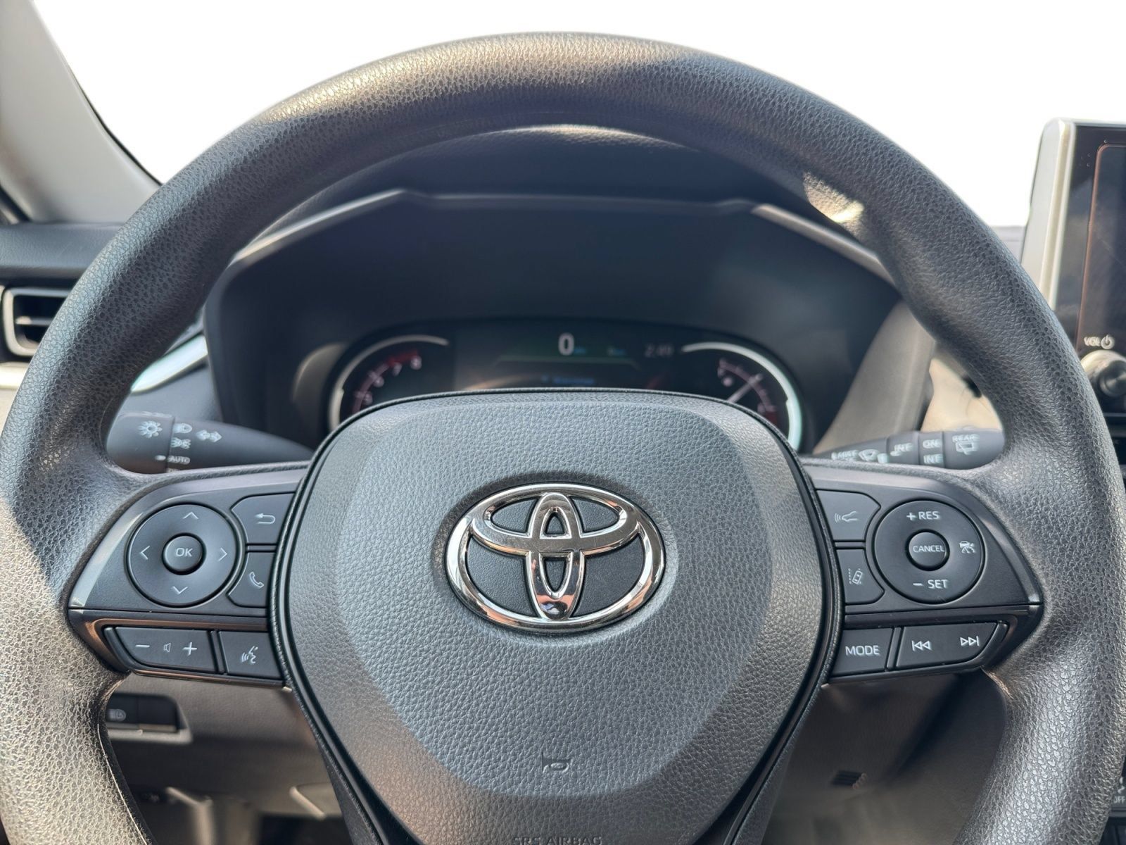 Used 2025 Toyota RAV4 XLE FWD image 17