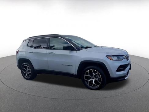 Used 2025 Jeep Compass Limited AWD/4WD image 2