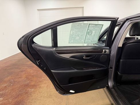 Used 2014 Lexus LS 600h L image 47