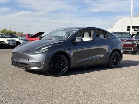 Used 2021 Tesla Model Y Long Range image 2