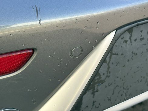 Used 2018 Kia Niro EX w/ EX Premium Package image 17