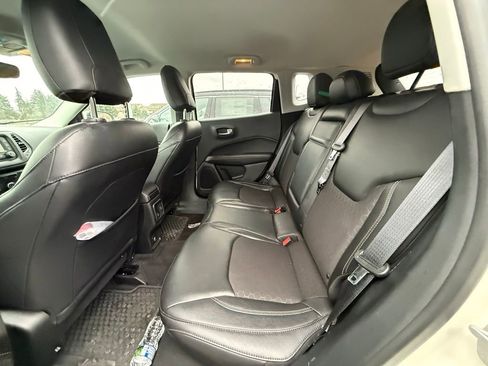 Used 2018 Jeep Compass Latitude w/ Cold Weather Group image 5