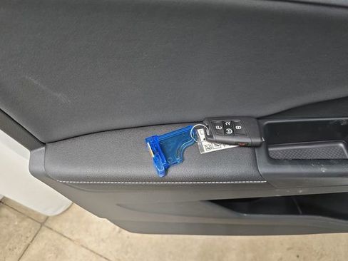 New 2026 Volkswagen Taos SE image 28