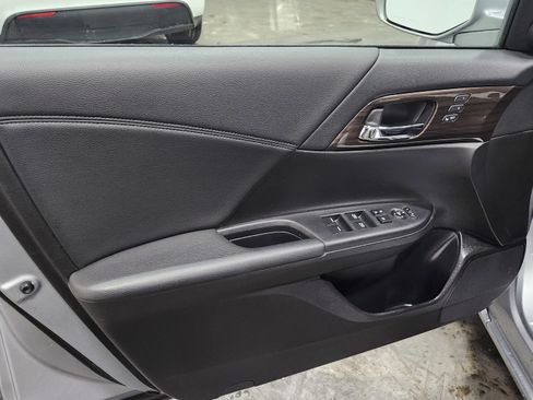 Used 2017 Honda Accord EX-L image 24