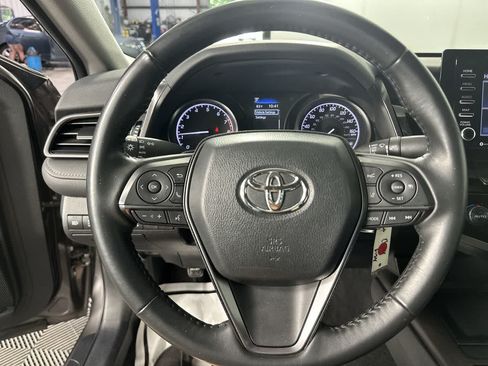 Used 2024 Toyota Camry SE FWD image 4