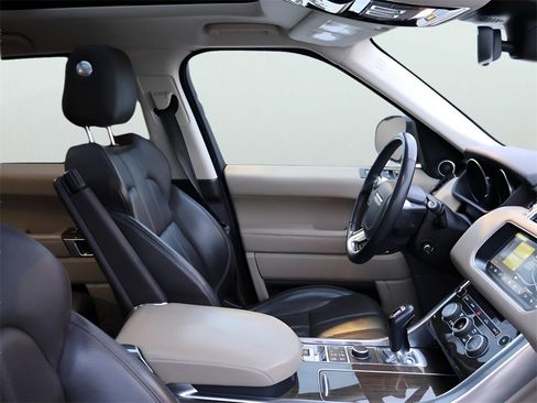 Used 2017 Land Rover Range Rover Sport HSE image 9